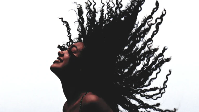 cheveux crépus : embrasser cette singularité