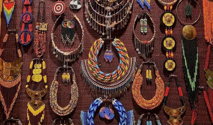 Bijoux Africains : Un héritage éclatant d&rsquo;art et de culture
