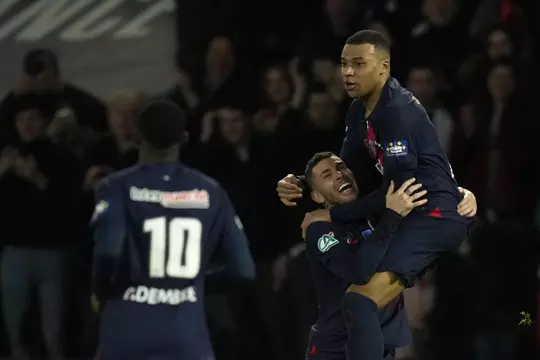 Coupe de France: Mbappé brise la résistance de Mandanda et envoie le PSG en finale contre Rennes 