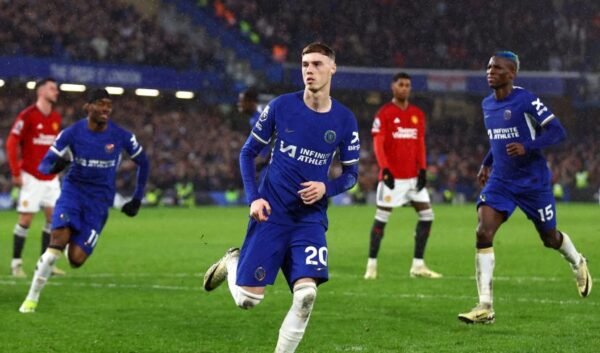 Un final époustouflant : Chelsea renverse Manchester United dans un match historique (4-3)