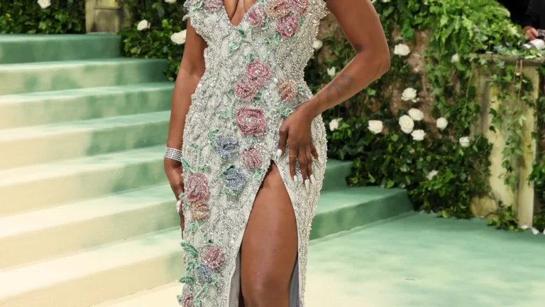 Qui pour supléer Aya Nakamura à nouvelle école?