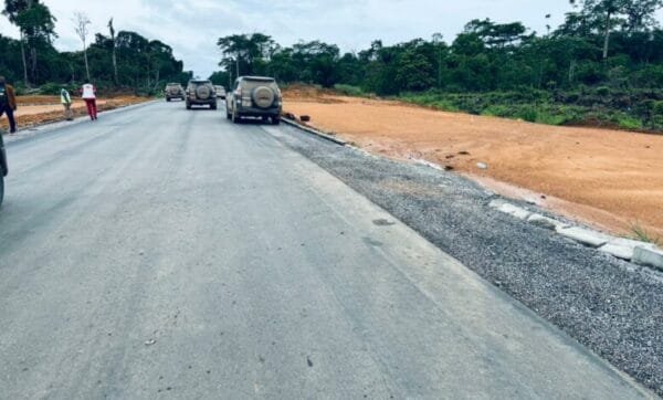 Les routes de Douala: Un chantier interminable