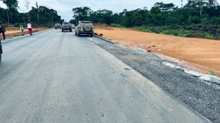 Les routes de Douala: Un chantier interminable