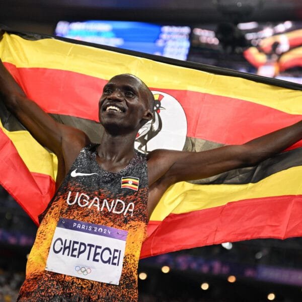 Cheptegei, roi du 10 000m triomphe à Paris
